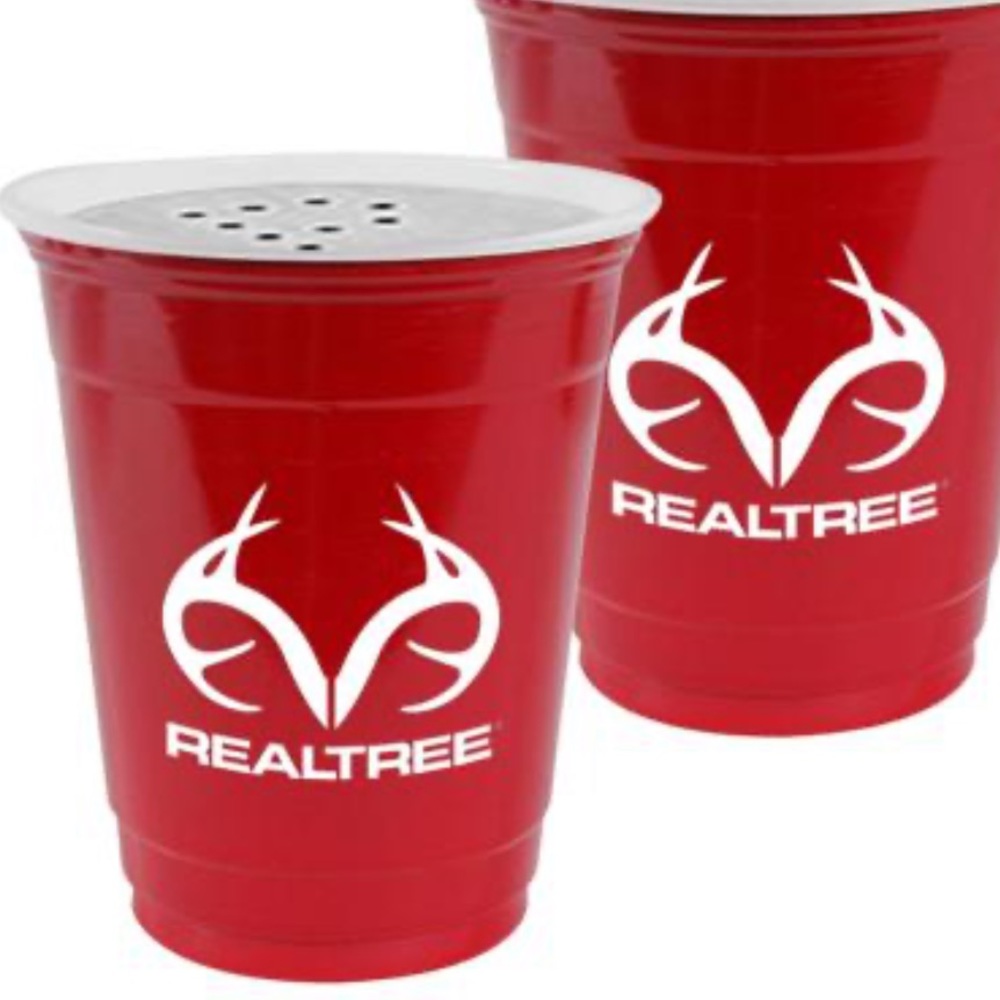 NWT Realtree salt and pepper ceramic shakers